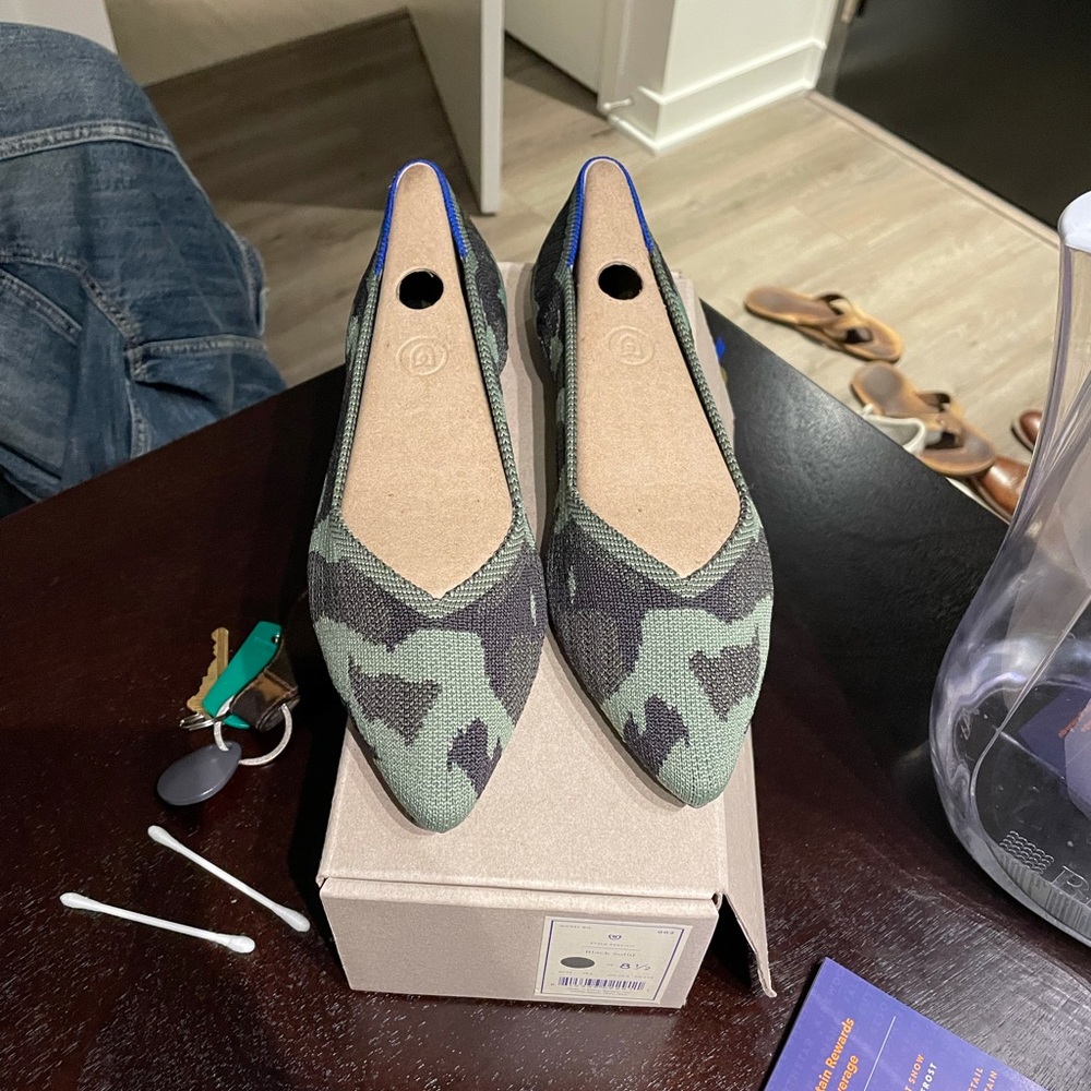 Never been worn rothys!! Size 8.5!